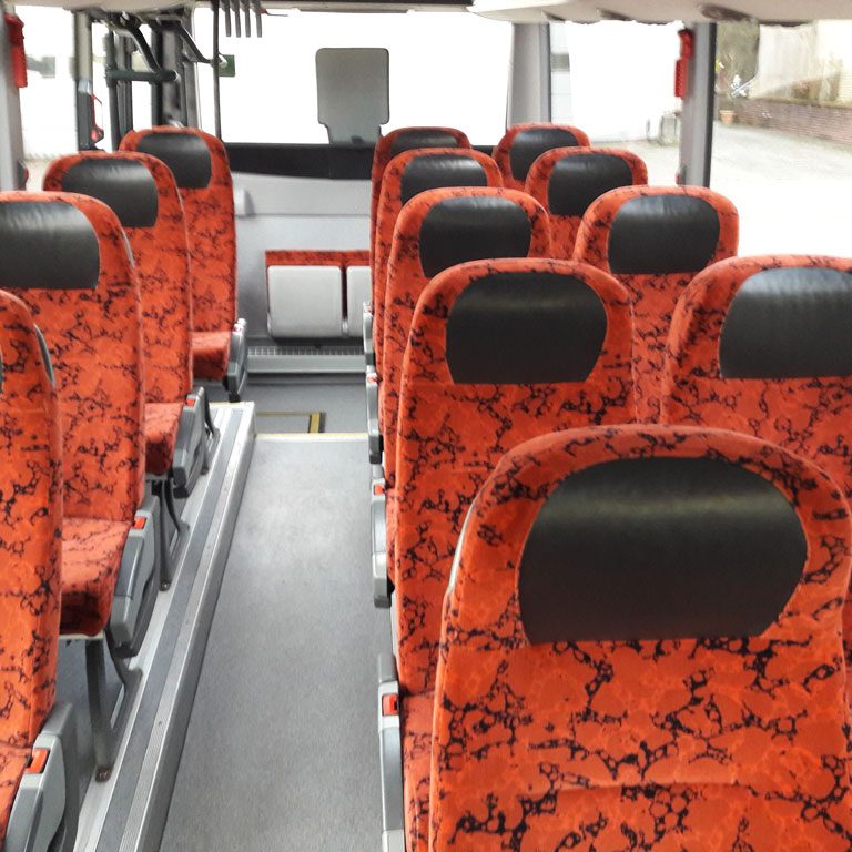 Bequeme Schlafsessel im Kleinbus