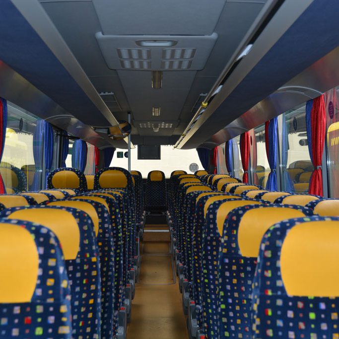 Innen in einem Reisebus